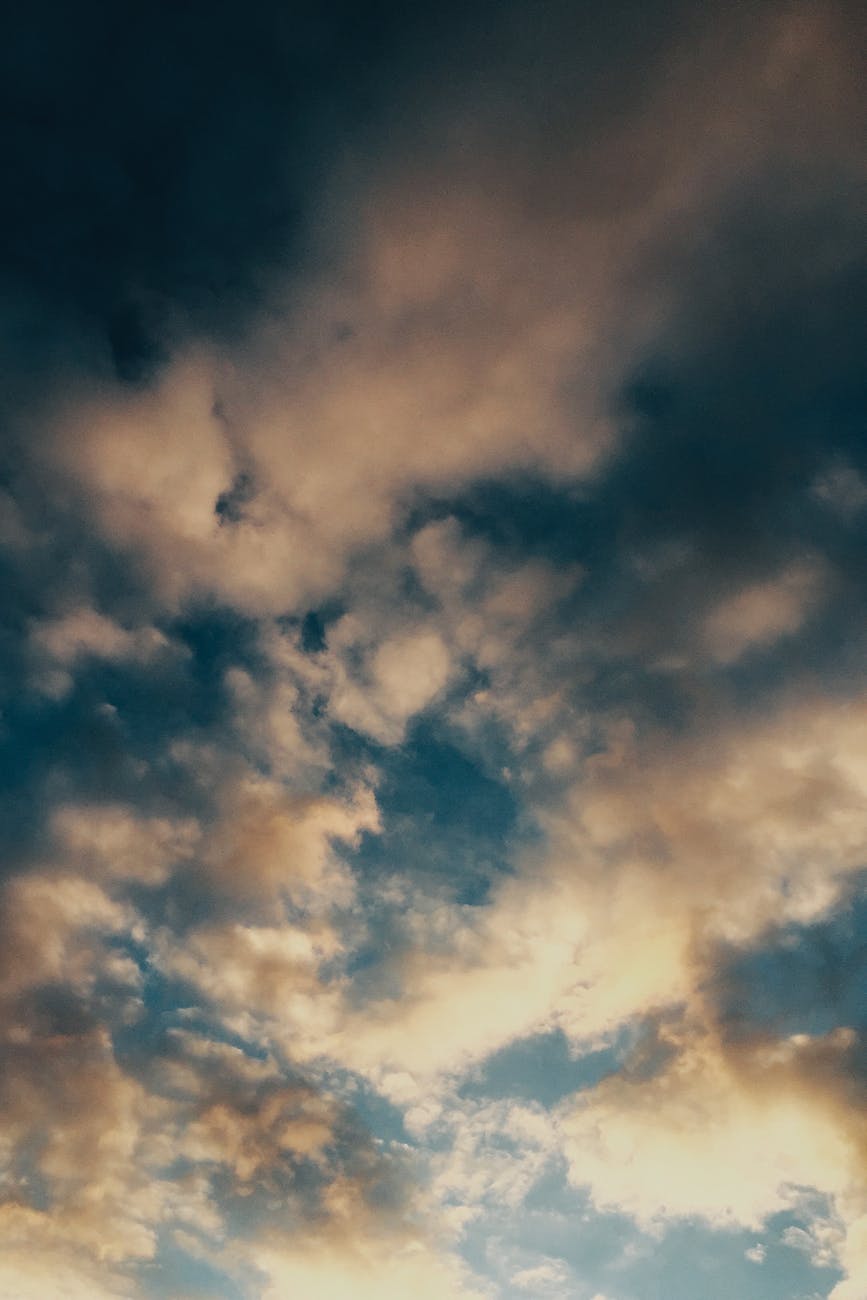 sky with white clouds in daylight