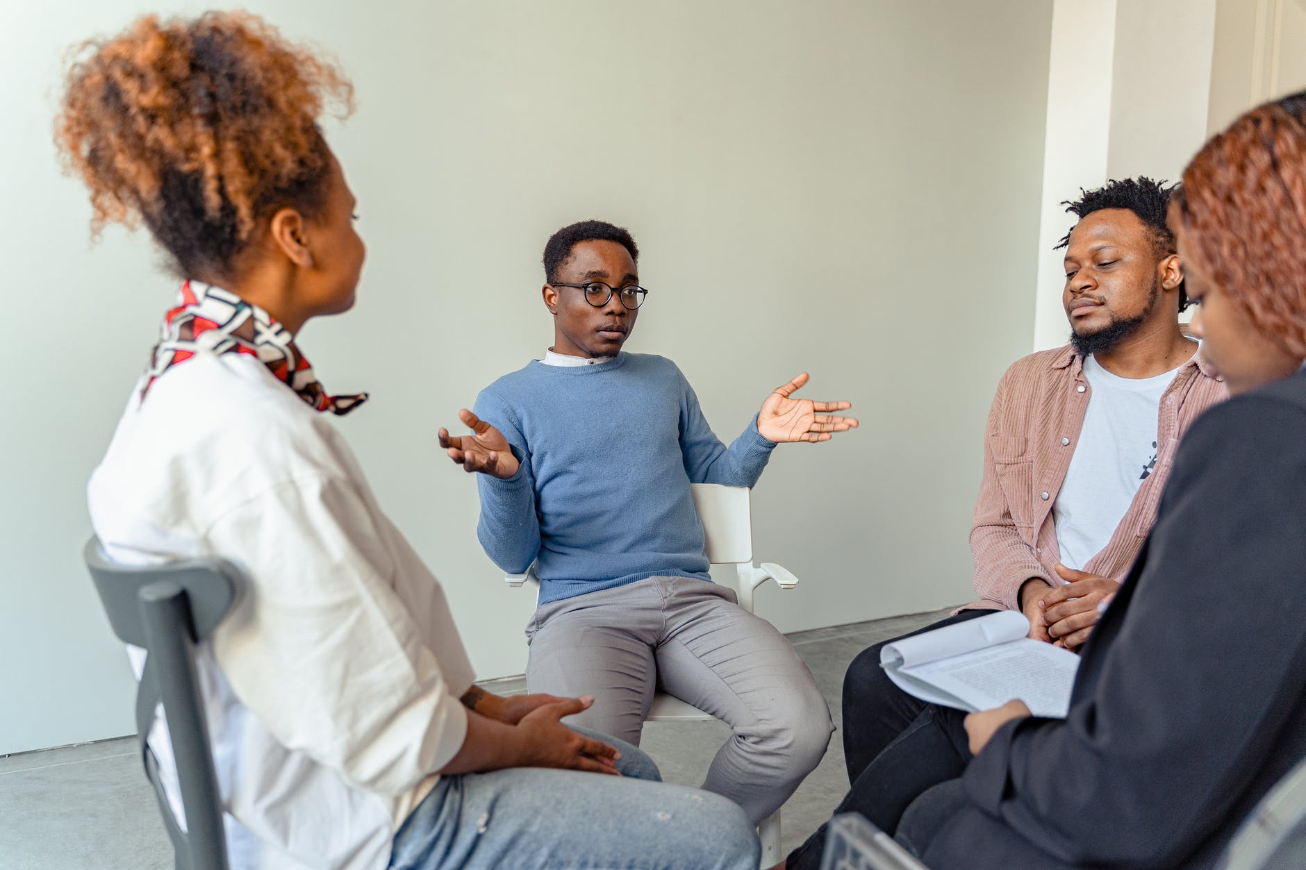 people in a psychotherapy session