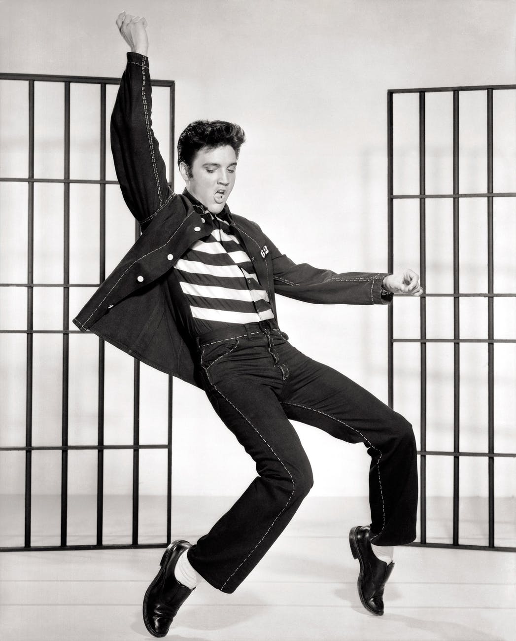 elvis presley dancing